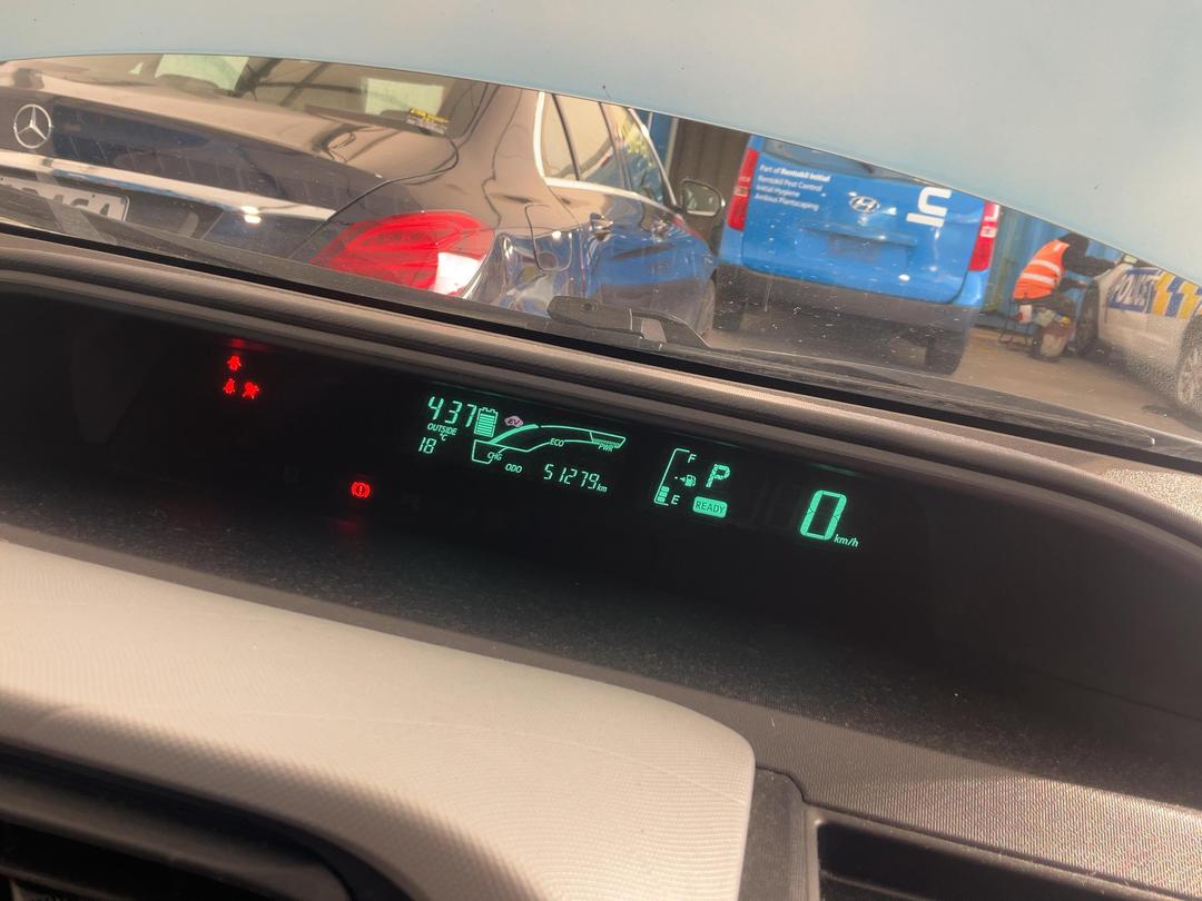 Photo '18' of Toyota Aqua Photo '18' of Toyota Aqua