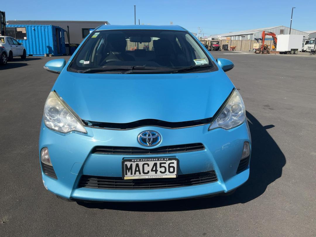 Photo '3' of Toyota Aqua Photo '3' of Toyota Aqua