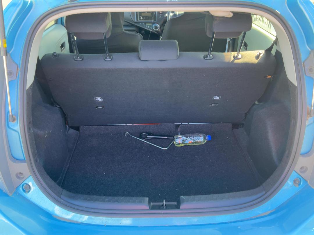 Photo '15' of Toyota Aqua Photo '15' of Toyota Aqua