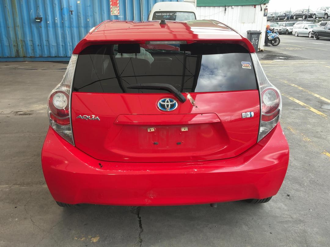 Photo '16' of Toyota Aqua Photo '16' of Toyota Aqua