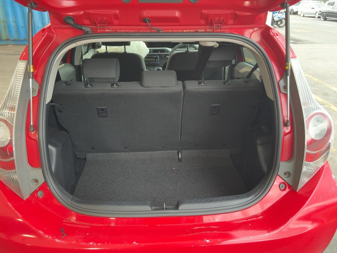 Photo '17' of Toyota Aqua Photo '17' of Toyota Aqua