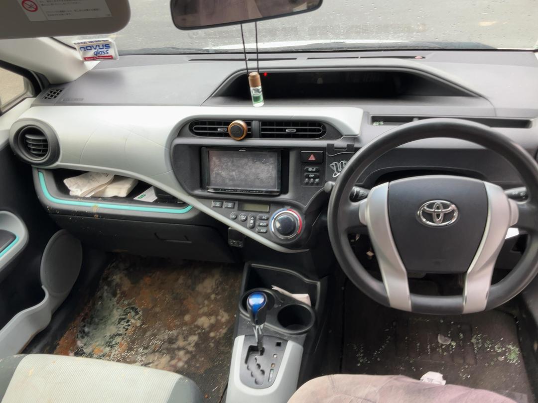Photo '16' of Toyota Aqua Photo '16' of Toyota Aqua