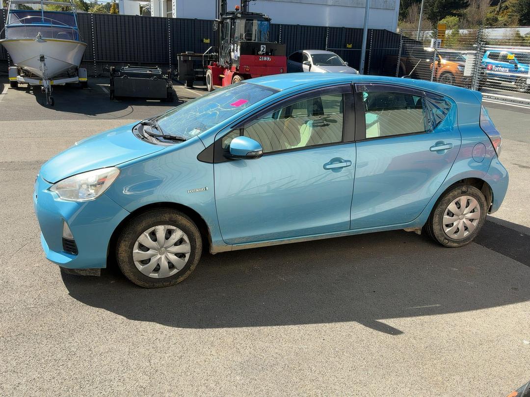 Photo '3' of Toyota Aqua Photo '3' of Toyota Aqua