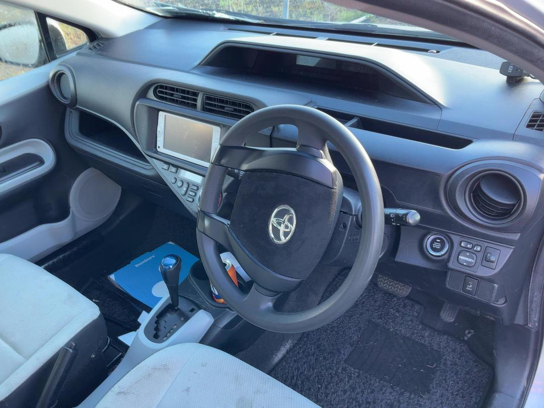 Photo '24' of Toyota Aqua