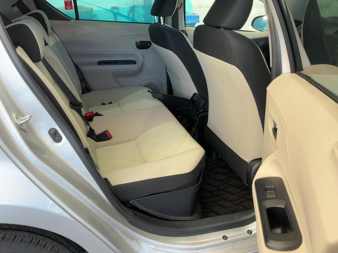 Photo '13' of Toyota Aqua