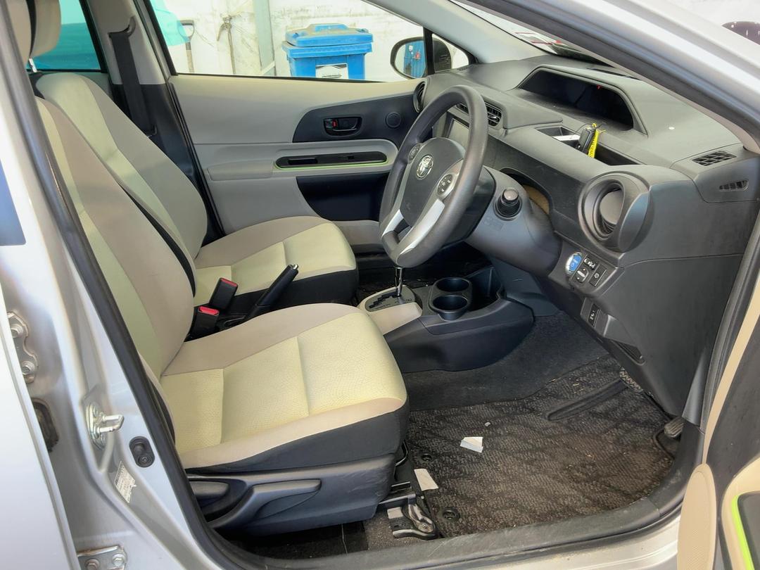 Photo '14' of Toyota Aqua
