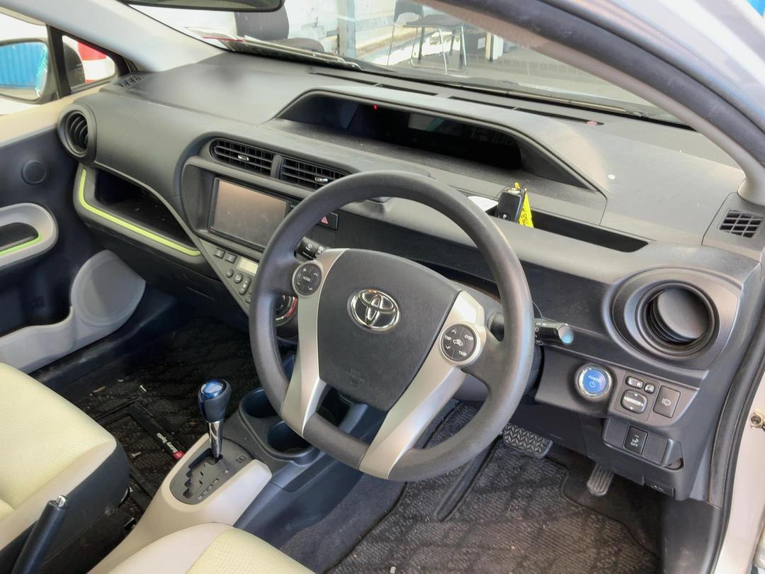 Photo '15' of Toyota Aqua
