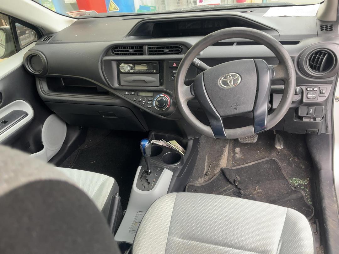 Photo '16' of Toyota Aqua Photo '16' of Toyota Aqua