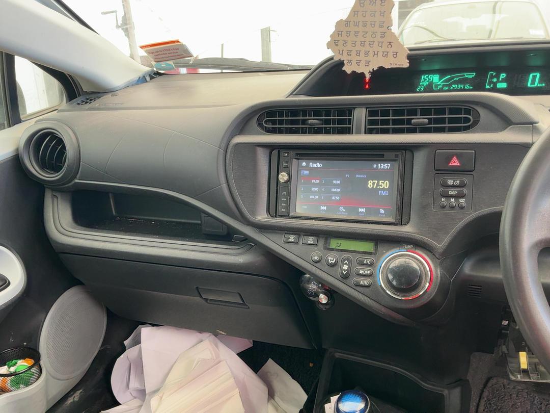 Photo '18' of Toyota Aqua Photo '18' of Toyota Aqua