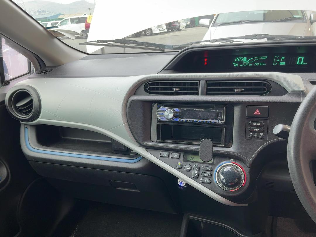 Photo '19' of Toyota Aqua Photo '19' of Toyota Aqua