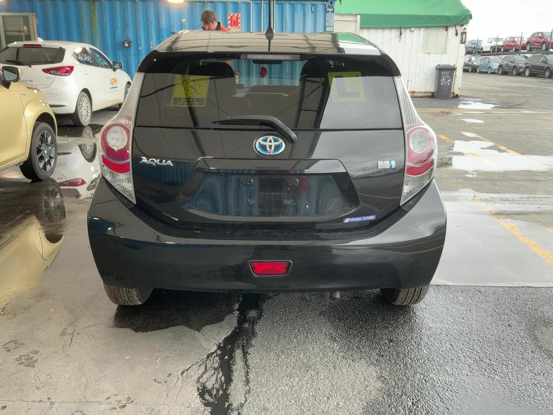 Photo '8' of Toyota Aqua