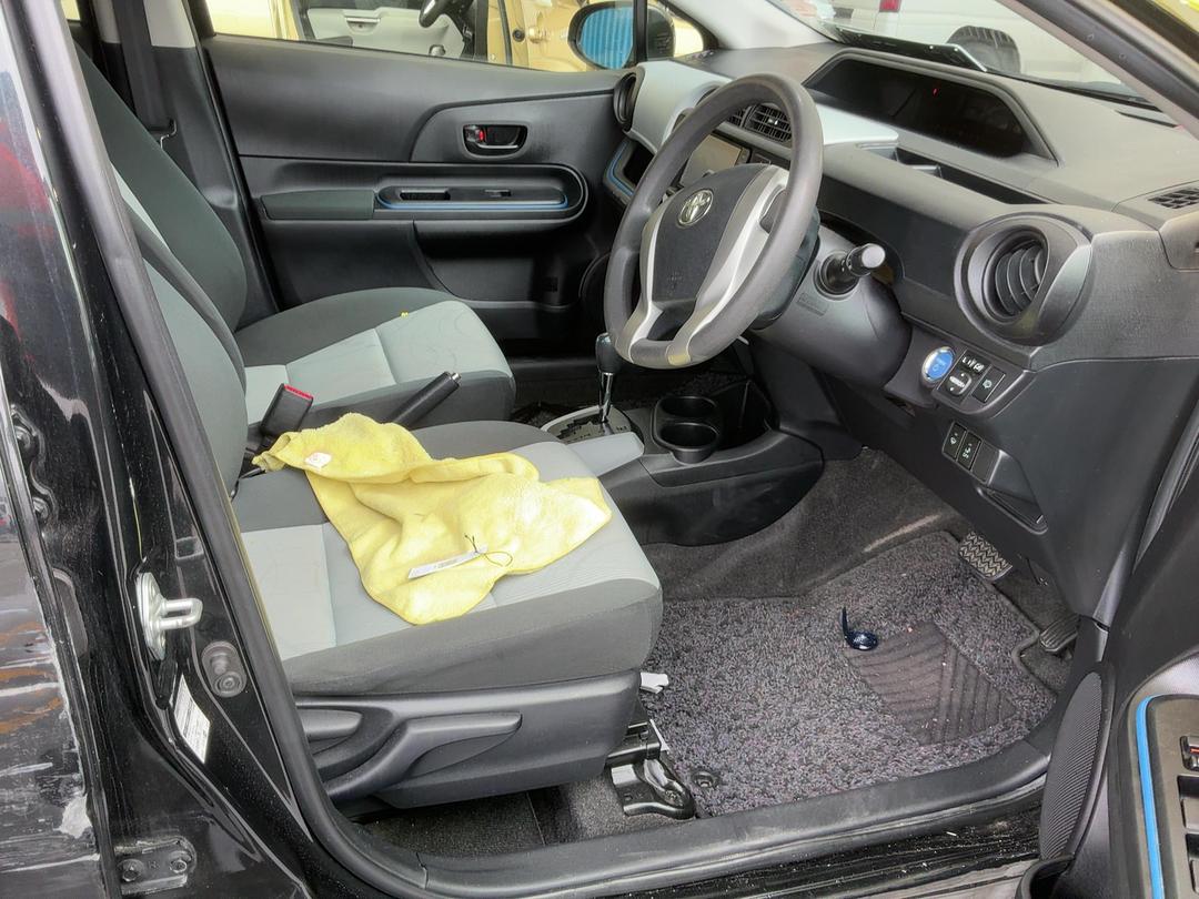 Photo '15' of Toyota Aqua