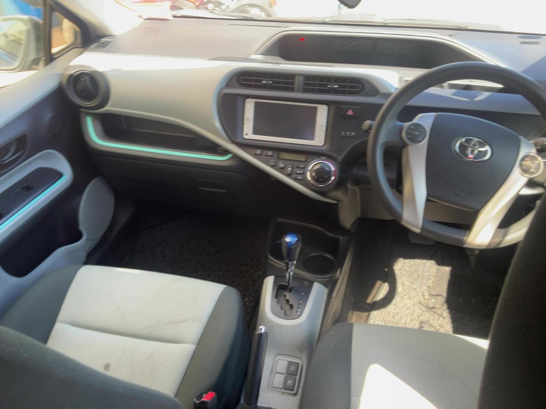 Photo '17' of Toyota Aqua Photo '17' of Toyota Aqua