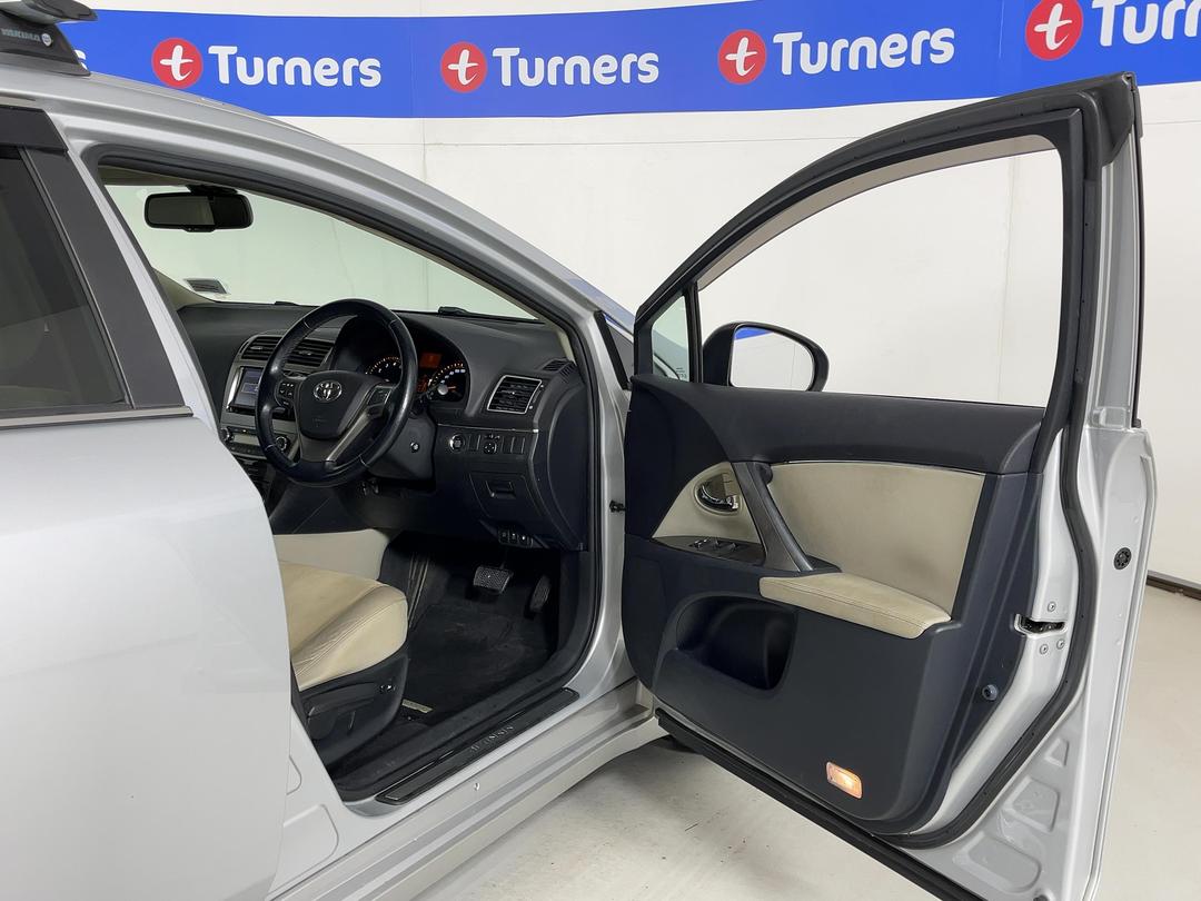 Photo '15' of Toyota Avensis