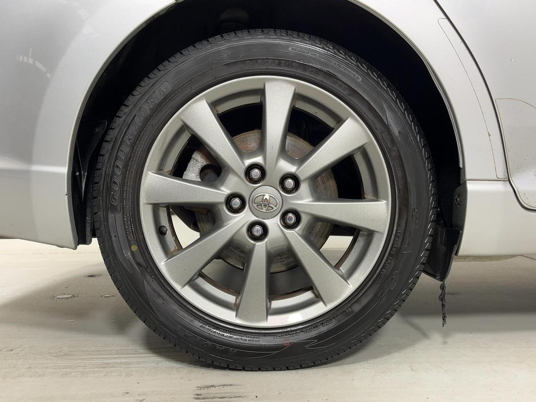 Photo '12' of Toyota Avensis
