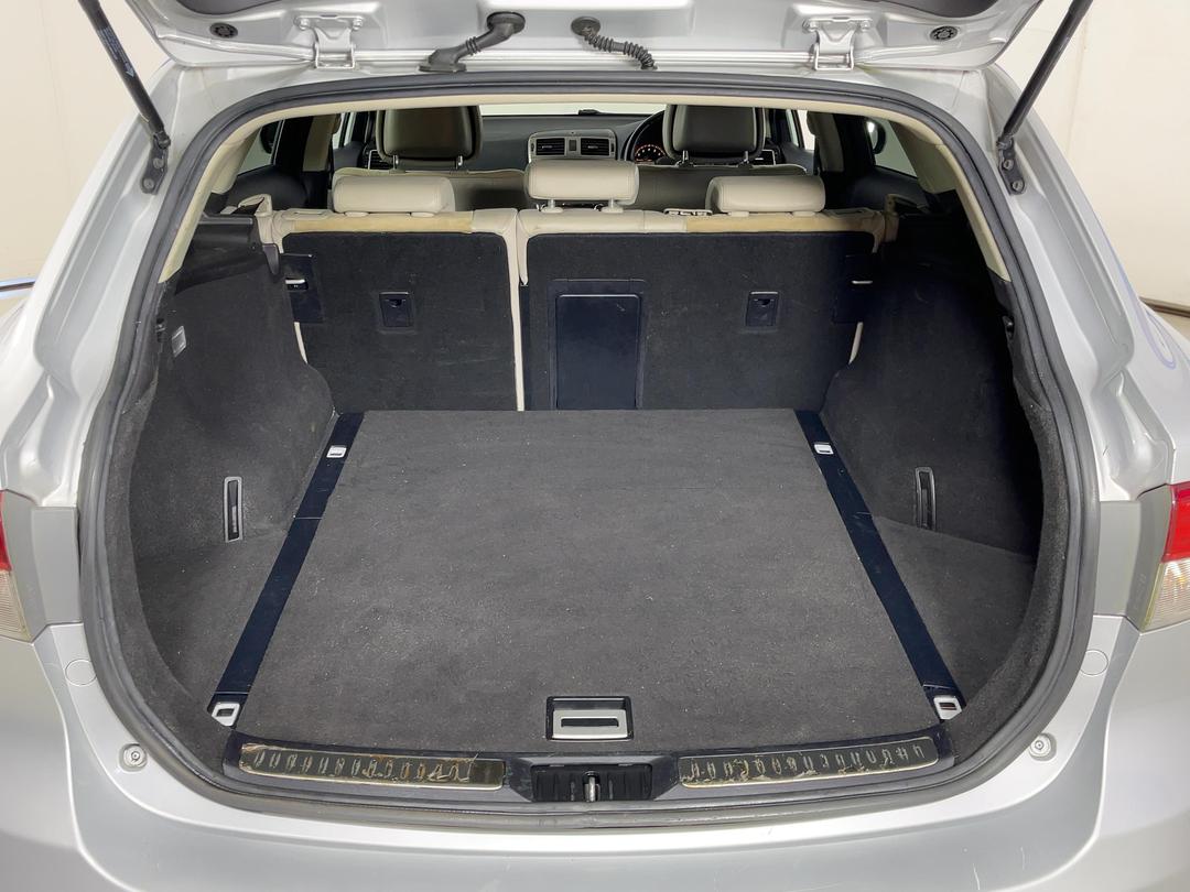 Photo '14' of Toyota Avensis
