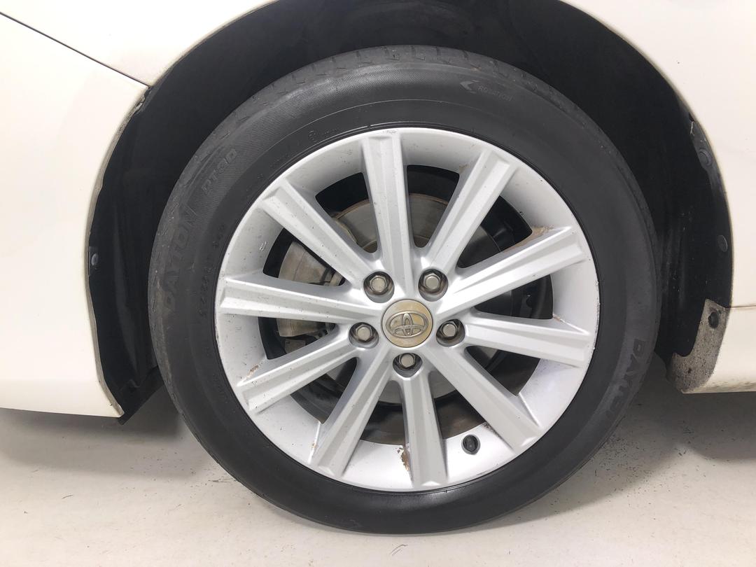 Photo '10' of Toyota Camry