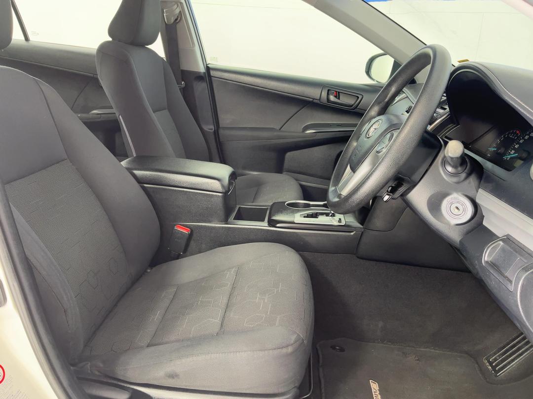 Photo '14' of Toyota Camry GL Photo '14' of Toyota Camry GL