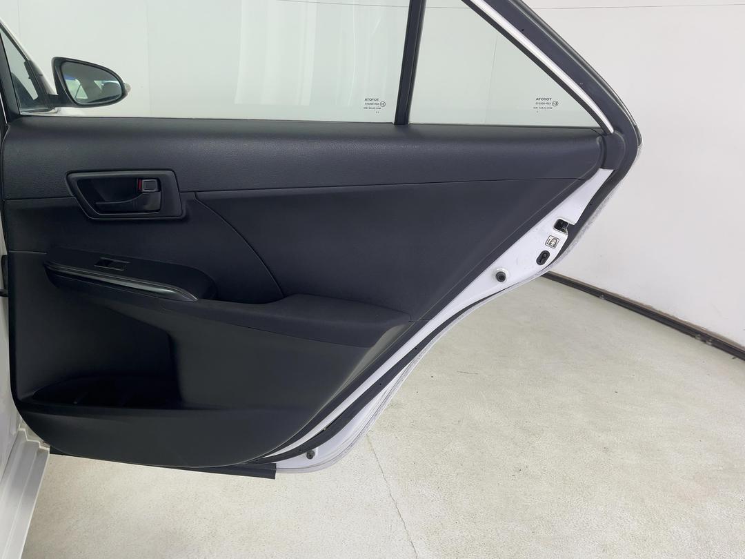 Photo '17' of Toyota Camry GL Photo '17' of Toyota Camry GL