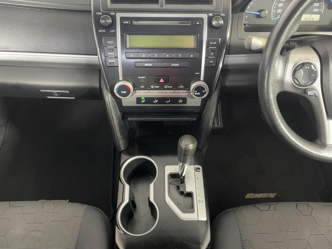 Photo '16' of Toyota Camry GL Photo '16' of Toyota Camry GL
