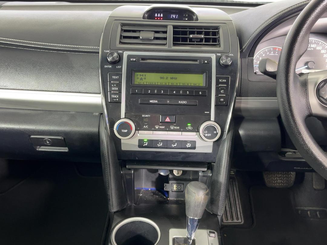 Photo '18' of Toyota Camry