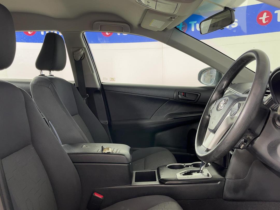 Photo '16' of Toyota Camry