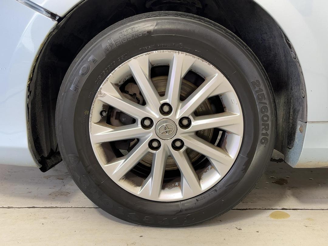 Photo '10' of Toyota Camry