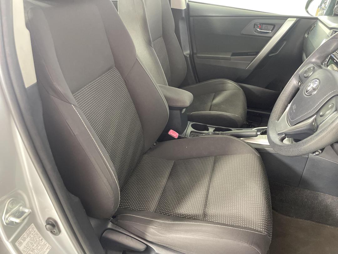 Photo '16' of Toyota Corolla