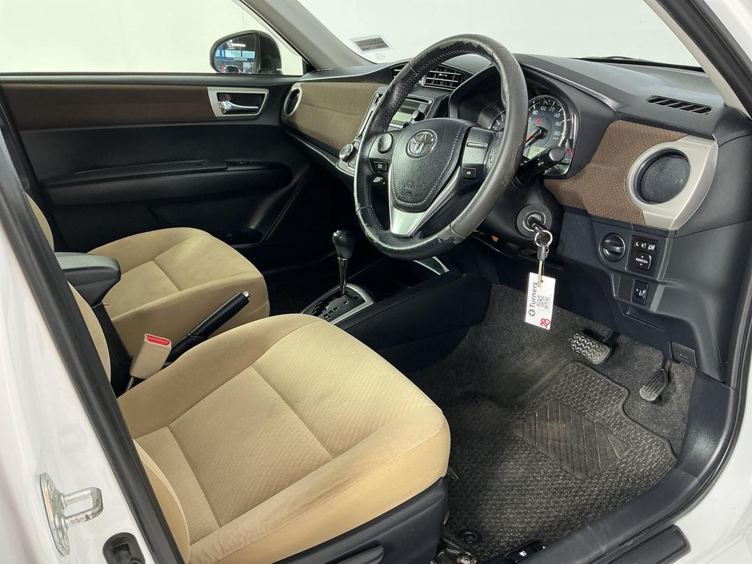 Photo '16' of Toyota Corolla