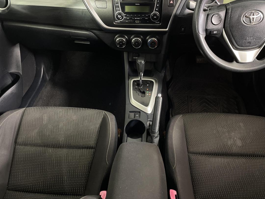 Photo '18' of Toyota Corolla