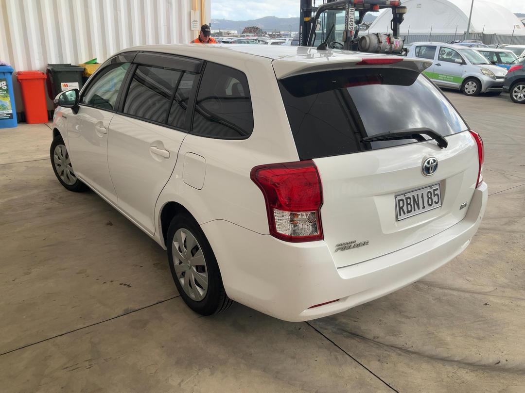 Photo '4' of Toyota Corolla Fielder Hybrid