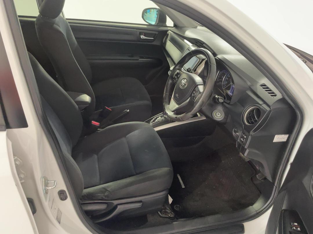 Photo '16' of Toyota Corolla