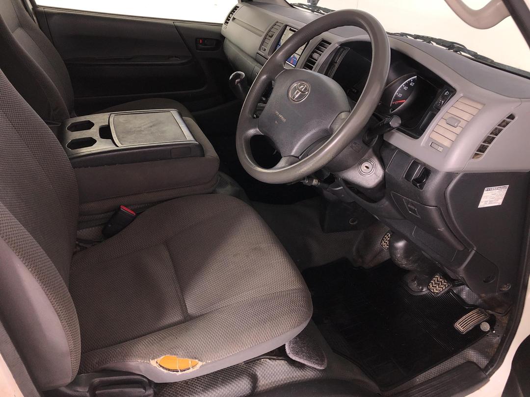 Photo '16' of Toyota Hiace