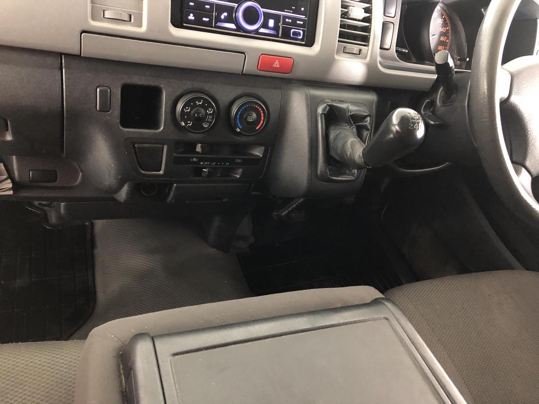 Photo '18' of Toyota Hiace