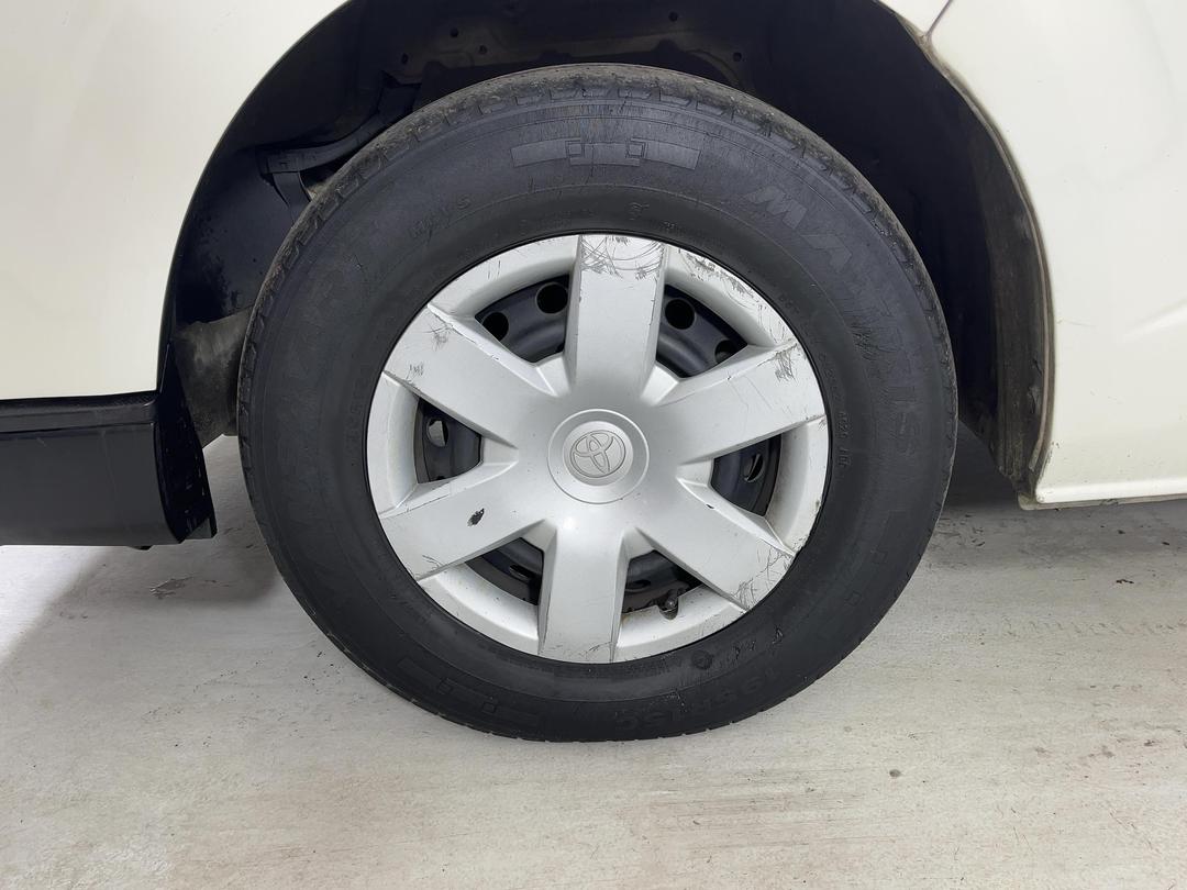 Photo '10' of Toyota Hiace