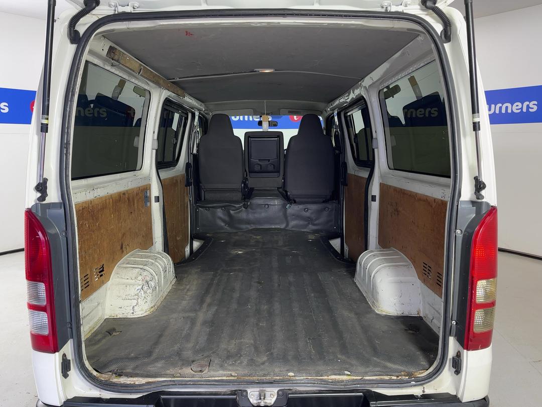 Photo '14' of Toyota Hiace