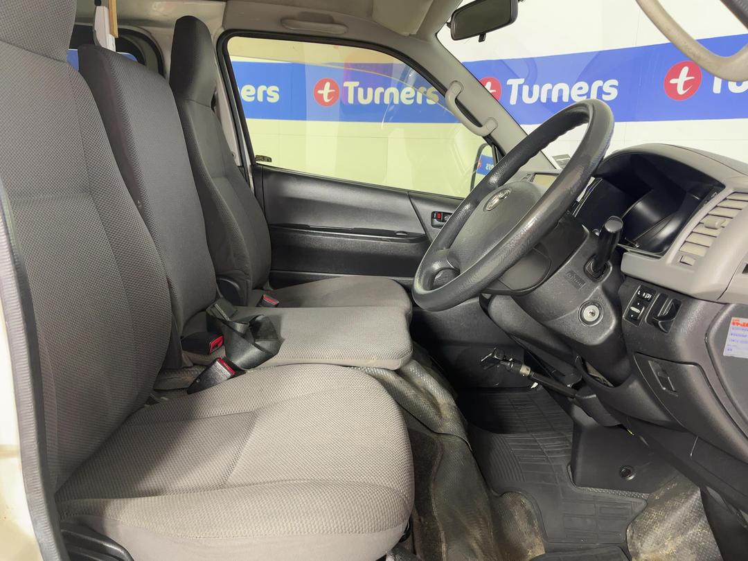 Photo '16' of Toyota Hiace