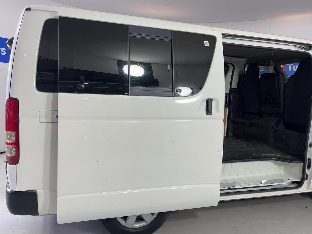 Photo '19' of Toyota Hiace