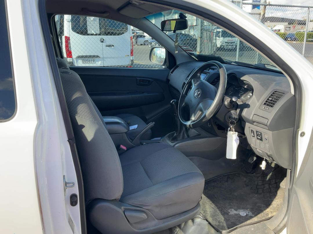 Photo '8' of Toyota Hilux TD EC
