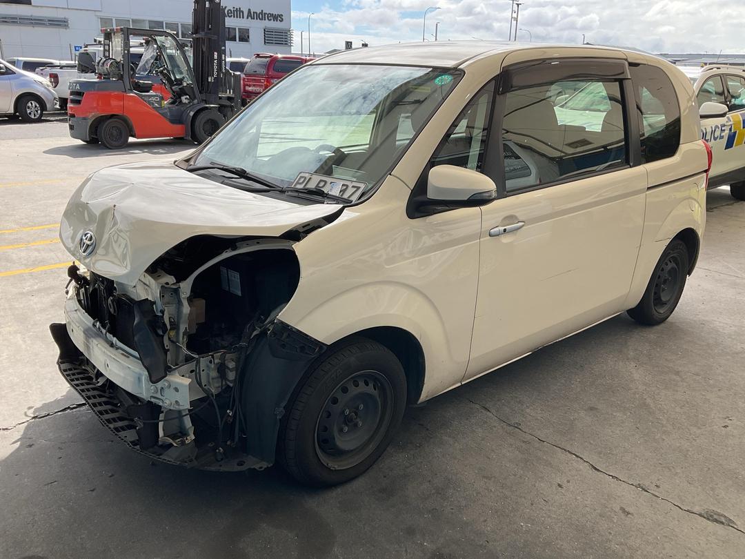 Photo '8' of Toyota Porte