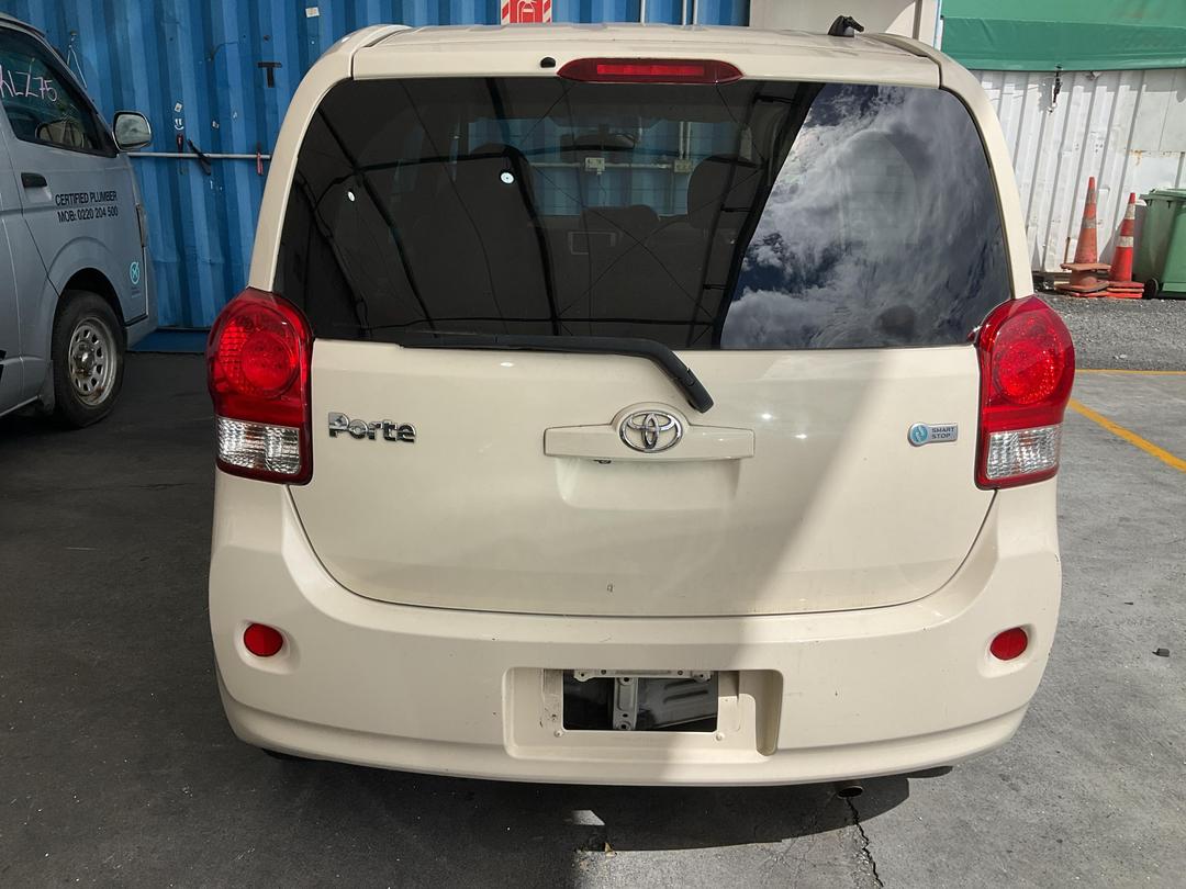 Photo '14' of Toyota Porte