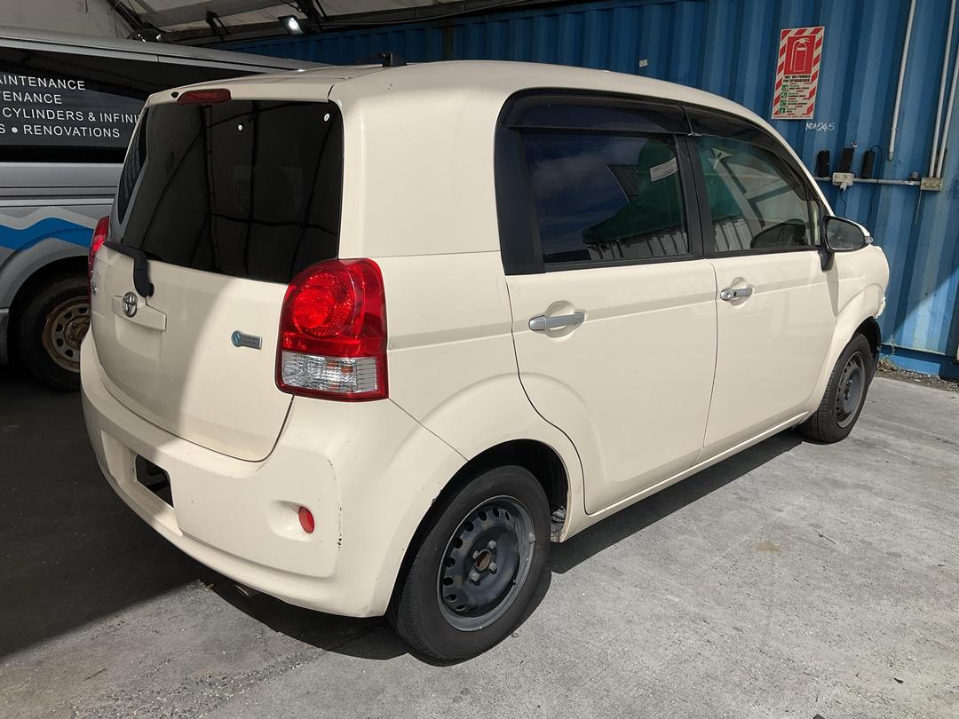 Photo '16' of Toyota Porte