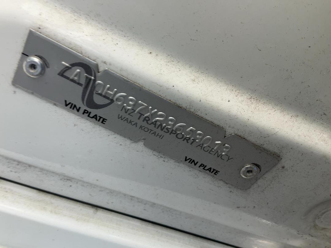 Photo '10' of Toyota Prius