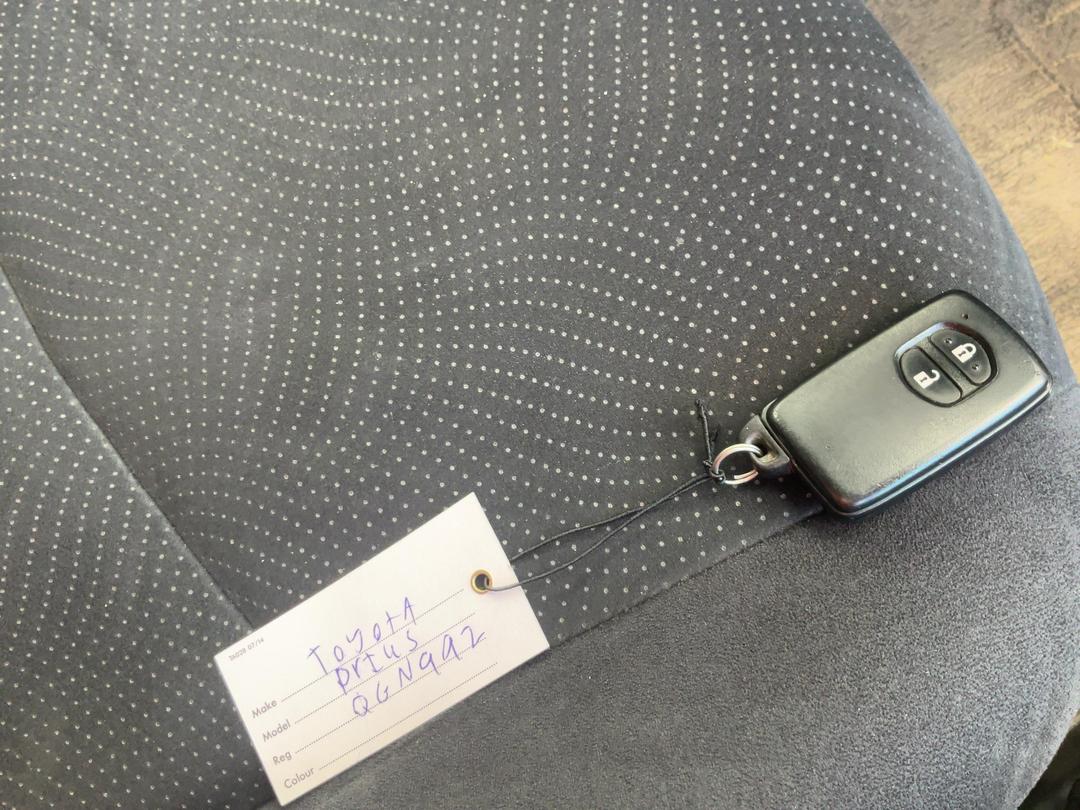 Photo '12' of Toyota Prius