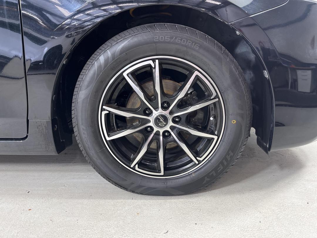 Photo '9' of Toyota Prius