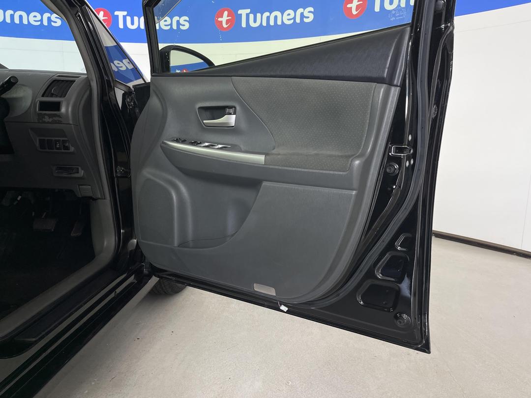 Photo '15' of Toyota Prius