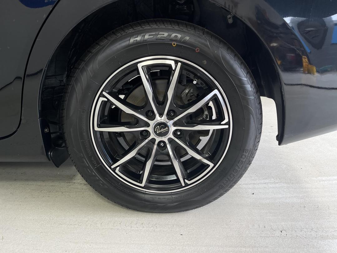 Photo '11' of Toyota Prius