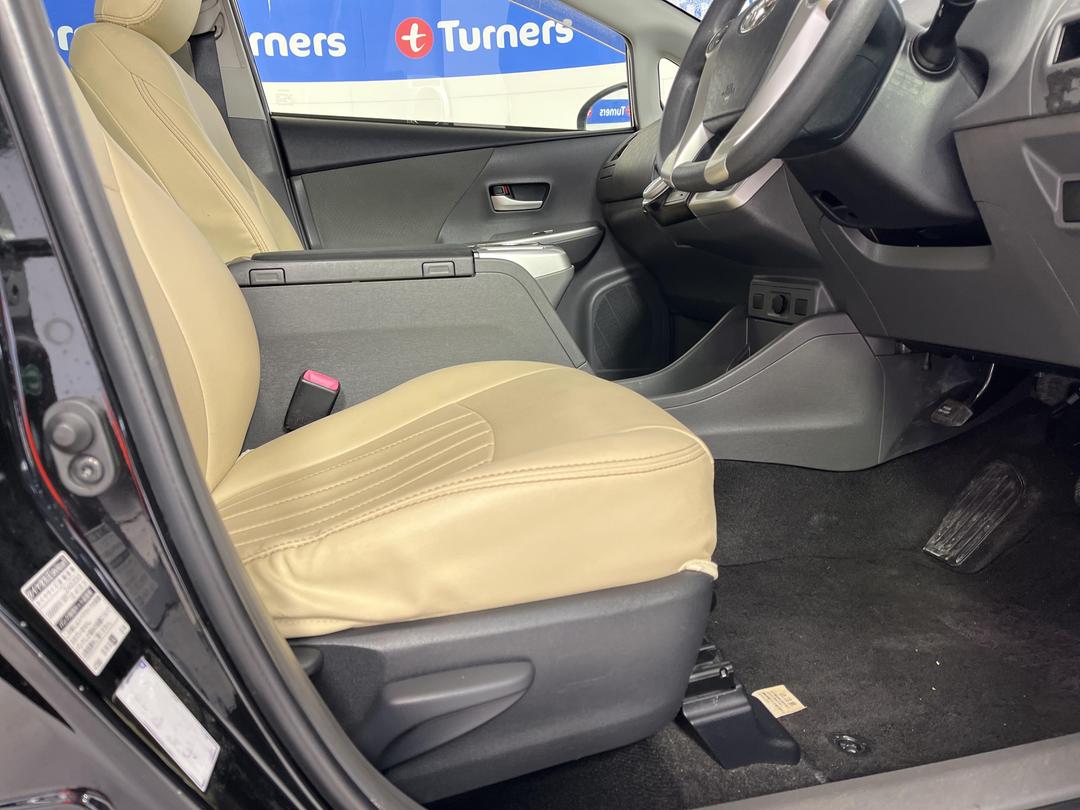 Photo '16' of Toyota Prius