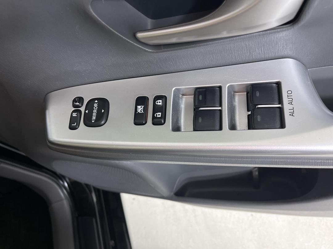 Photo '24' of Toyota Prius