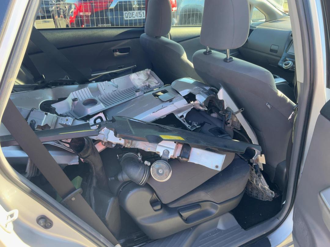 Photo '11' of Toyota Prius Alpha